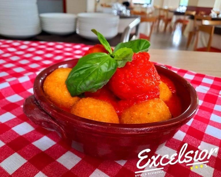 Montesilvano Marina Hotel Excelsior מראה חיצוני תמונה