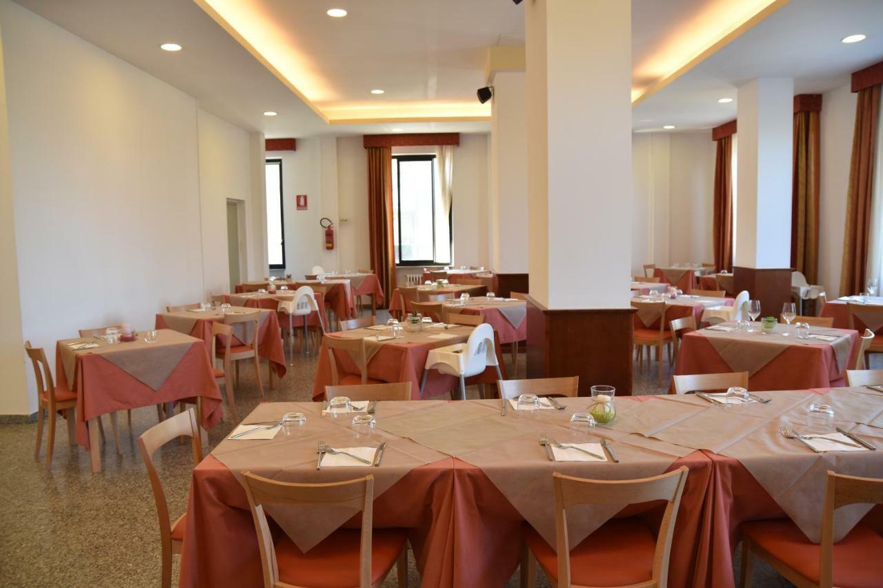 Montesilvano Marina Hotel Excelsior מראה חיצוני תמונה