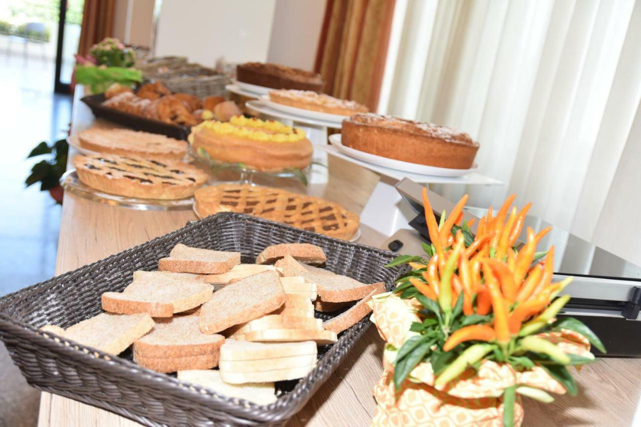 Montesilvano Marina Hotel Excelsior מראה חיצוני תמונה