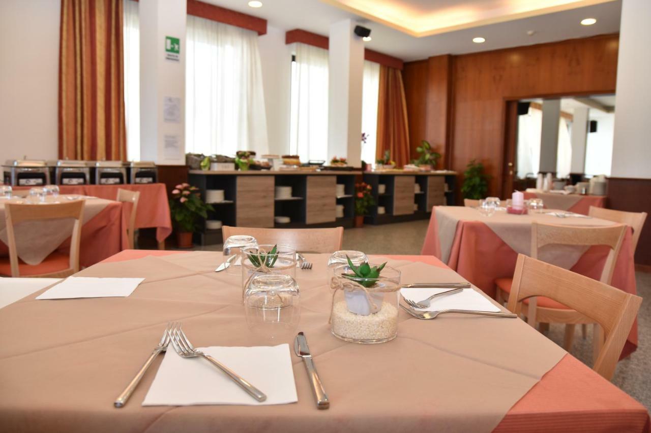 Montesilvano Marina Hotel Excelsior מראה חיצוני תמונה