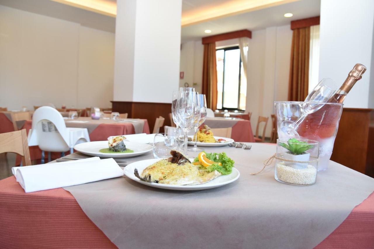 Montesilvano Marina Hotel Excelsior מראה חיצוני תמונה