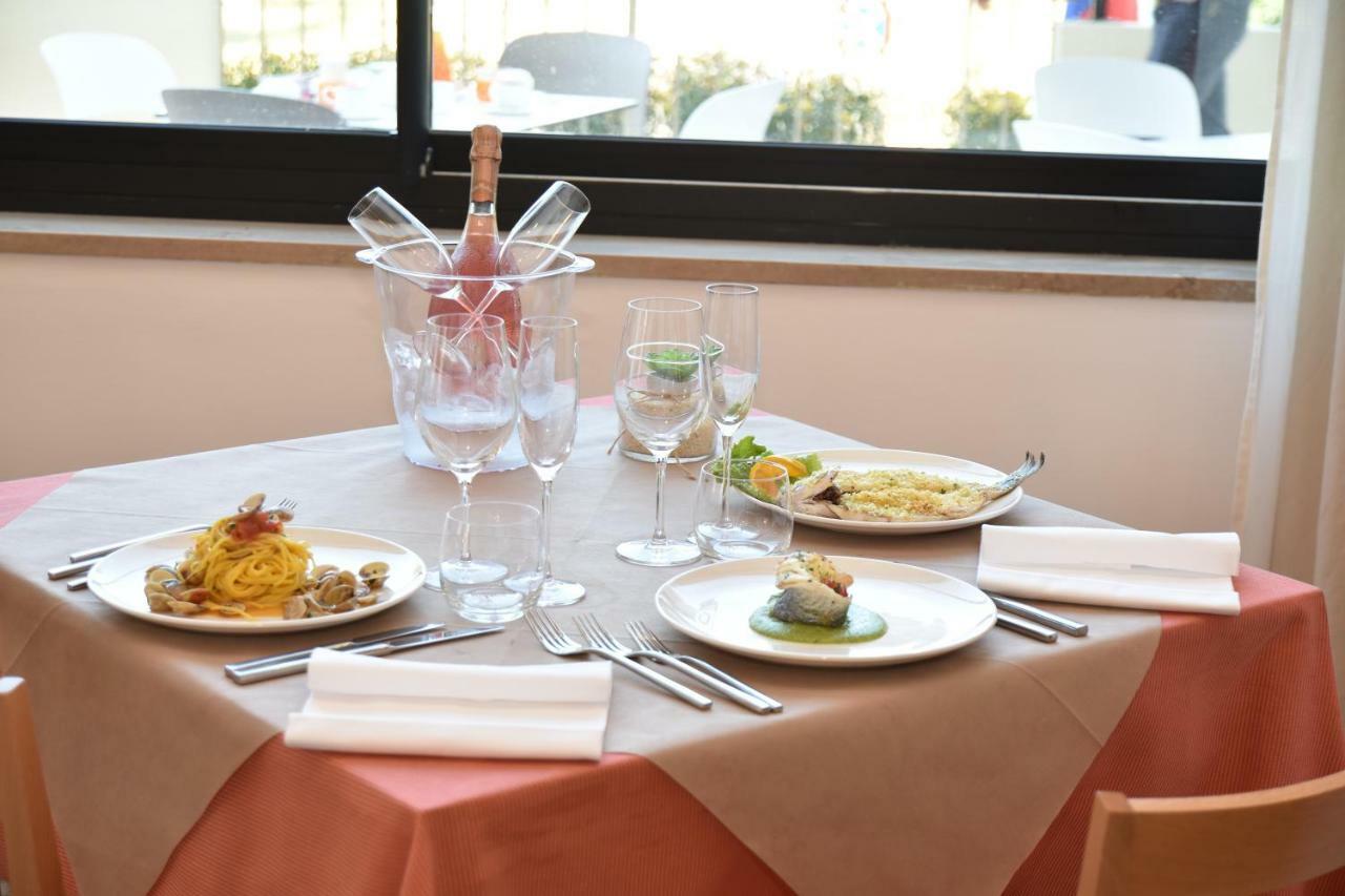 Montesilvano Marina Hotel Excelsior מראה חיצוני תמונה