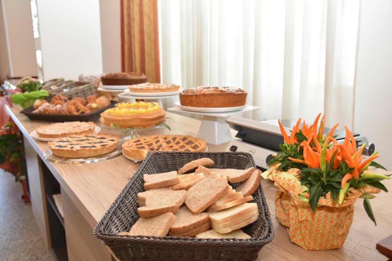 Montesilvano Marina Hotel Excelsior מראה חיצוני תמונה