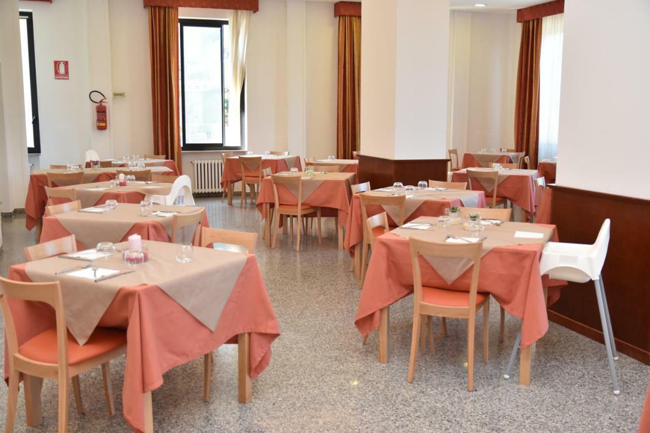 Montesilvano Marina Hotel Excelsior מראה חיצוני תמונה