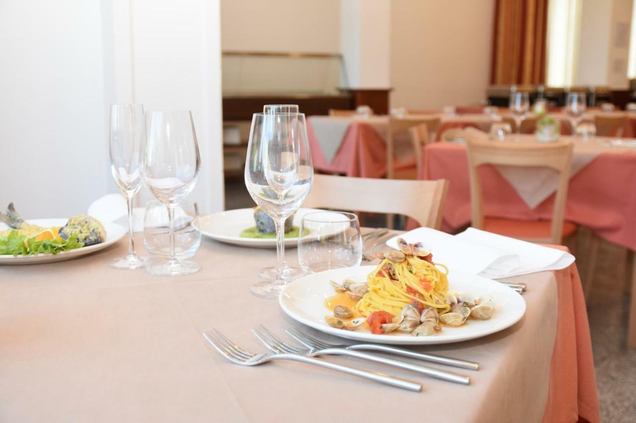 Montesilvano Marina Hotel Excelsior מראה חיצוני תמונה