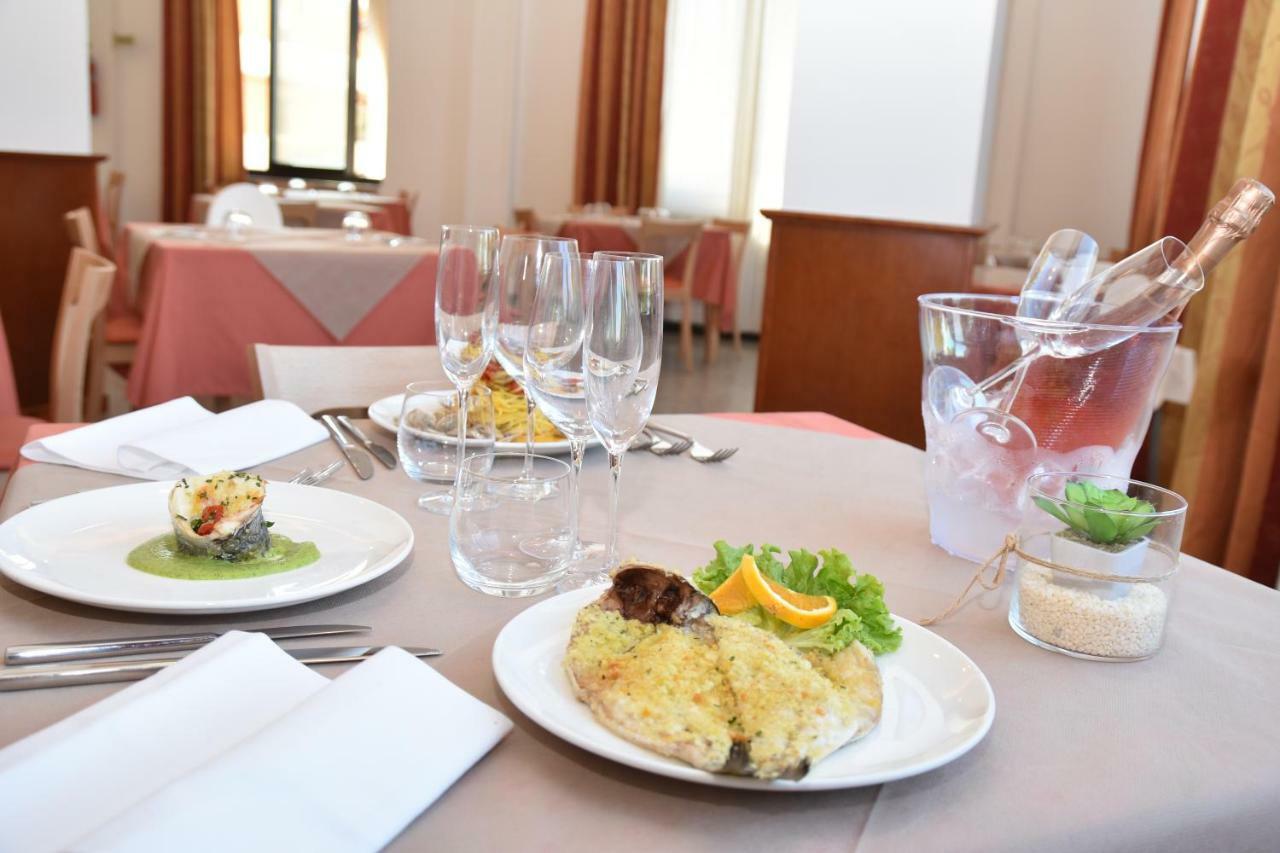 Montesilvano Marina Hotel Excelsior מראה חיצוני תמונה