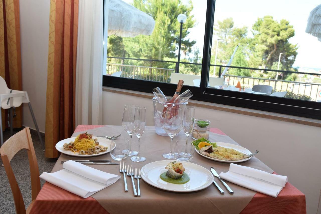 Montesilvano Marina Hotel Excelsior מראה חיצוני תמונה