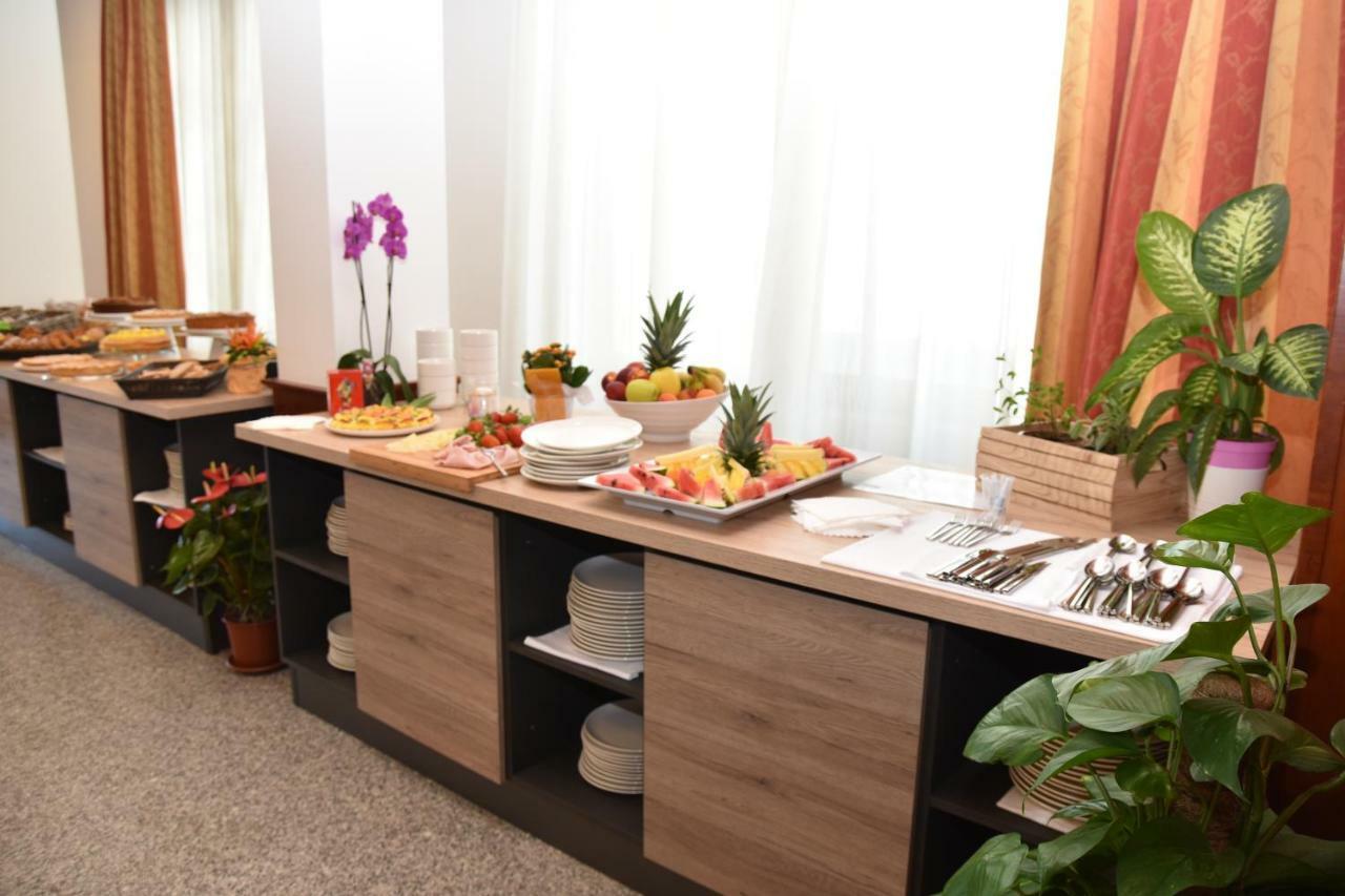 Montesilvano Marina Hotel Excelsior מראה חיצוני תמונה