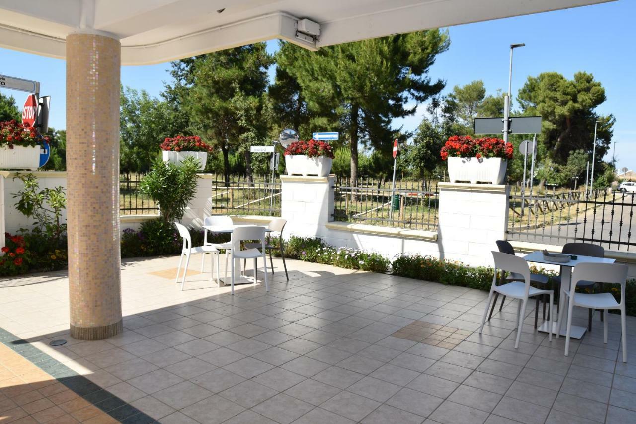 Montesilvano Marina Hotel Excelsior מראה חיצוני תמונה