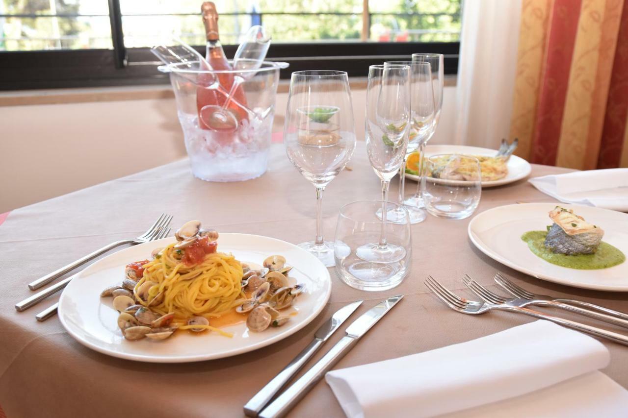 Montesilvano Marina Hotel Excelsior מראה חיצוני תמונה