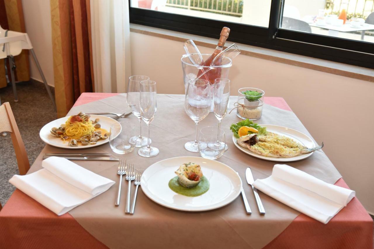 Montesilvano Marina Hotel Excelsior מראה חיצוני תמונה