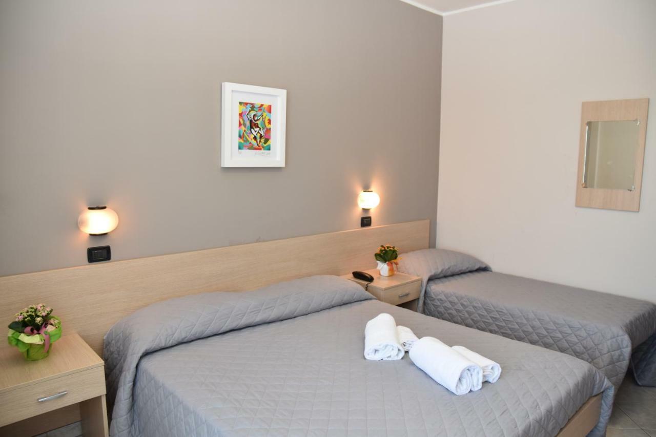 Montesilvano Marina Hotel Excelsior מראה חיצוני תמונה
