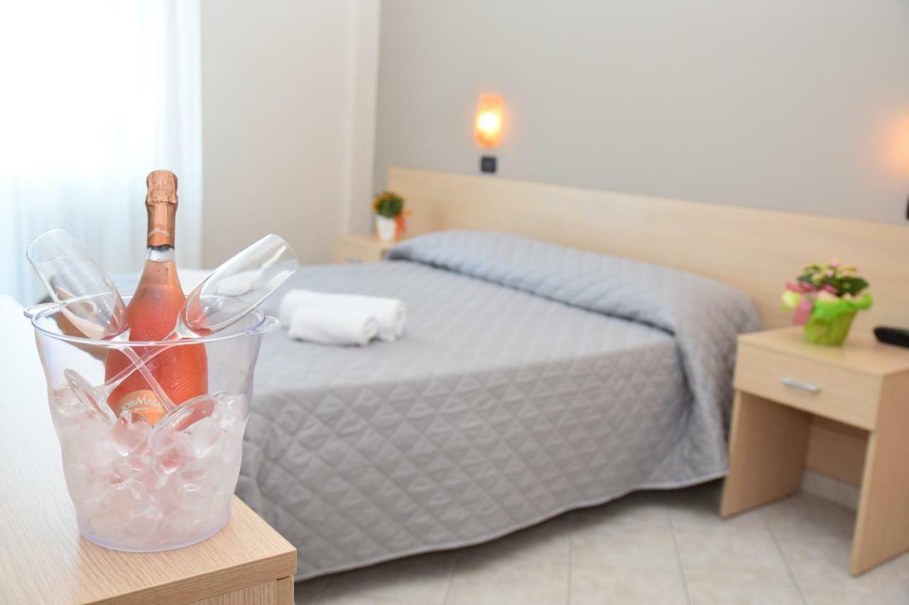 Montesilvano Marina Hotel Excelsior מראה חיצוני תמונה