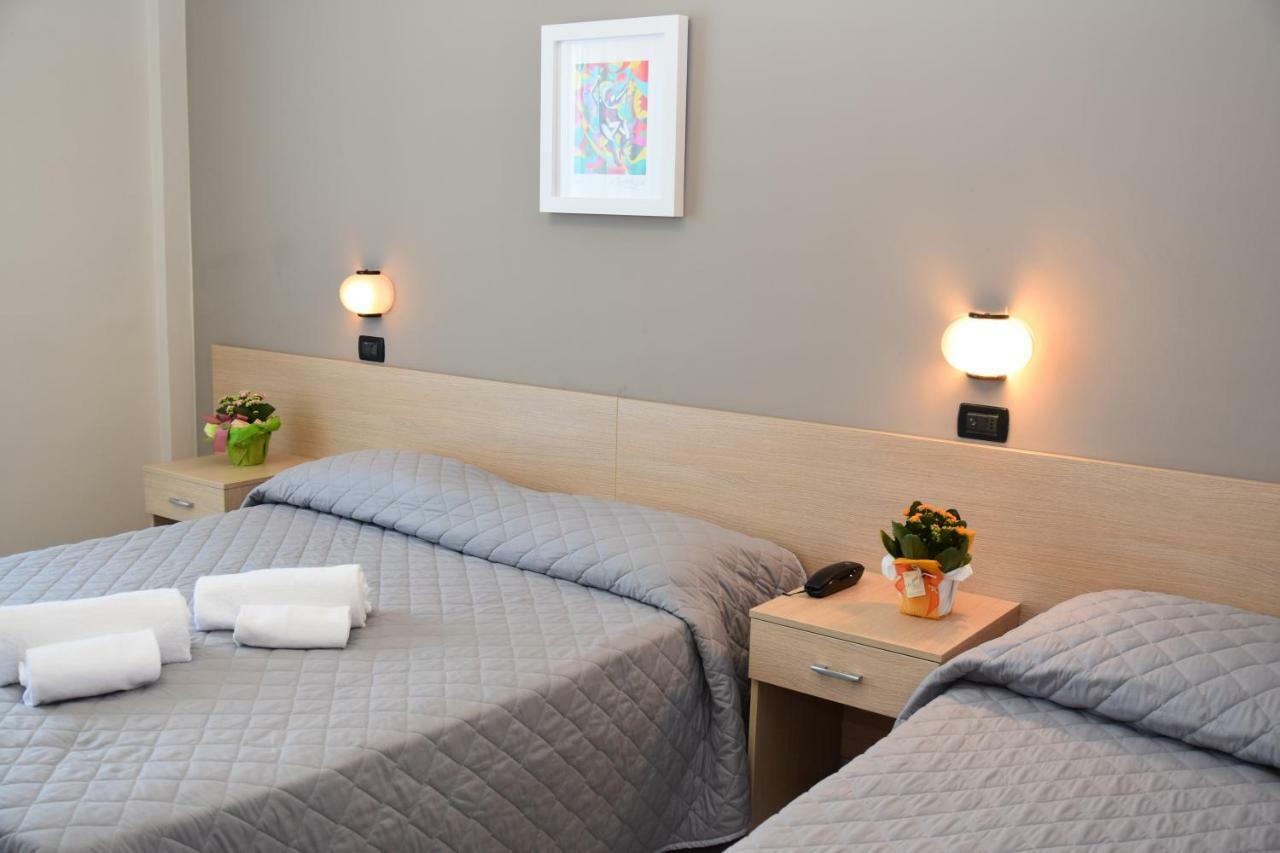 Montesilvano Marina Hotel Excelsior מראה חיצוני תמונה