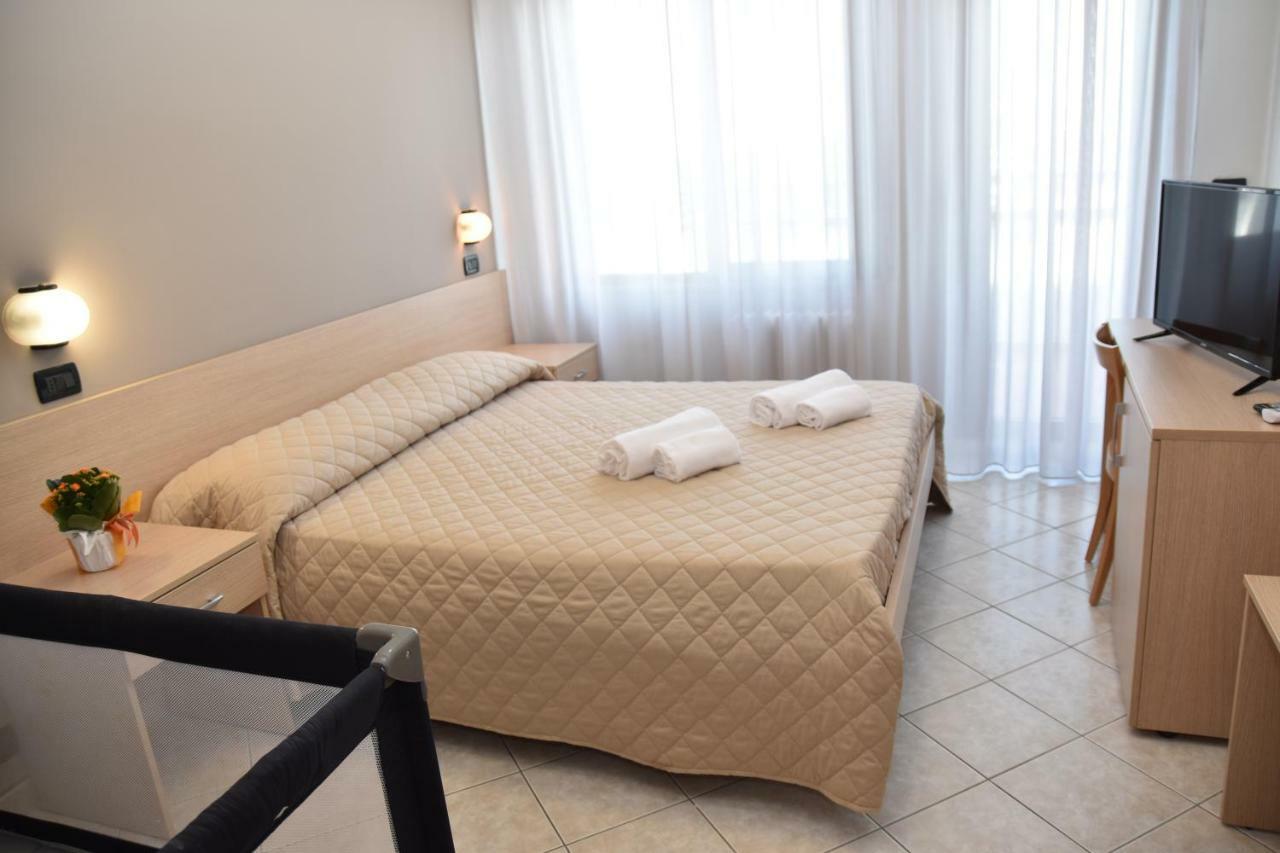 Montesilvano Marina Hotel Excelsior מראה חיצוני תמונה