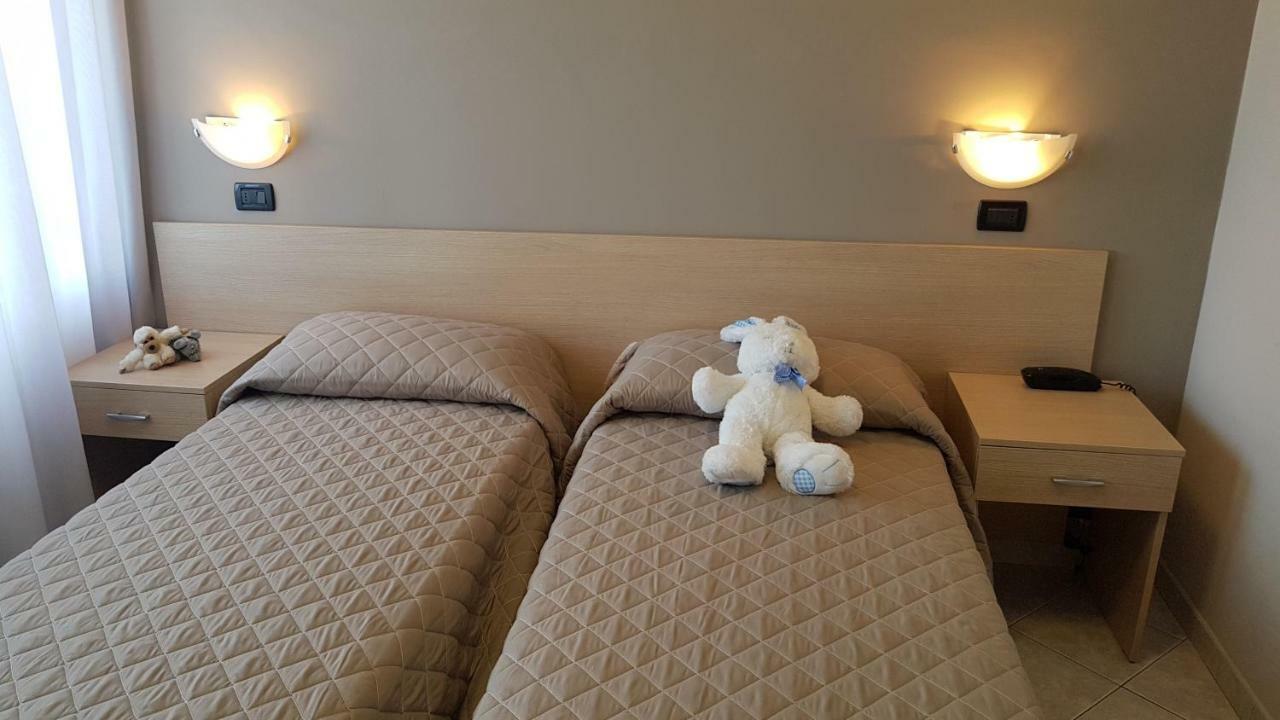 Montesilvano Marina Hotel Excelsior מראה חיצוני תמונה